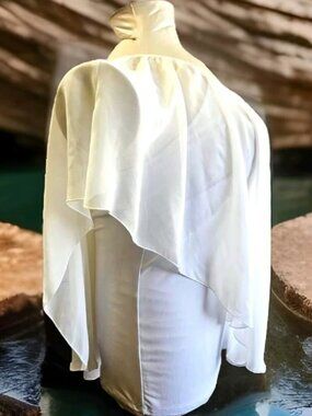 This elegant tunic tank top by EST. 1946 features a beautiful flowy drape theme